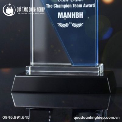 Kỷ Niệm Chương Pha Lê Phối Xanh Dương In Logo Quà Tặng Doanh Nghiệp