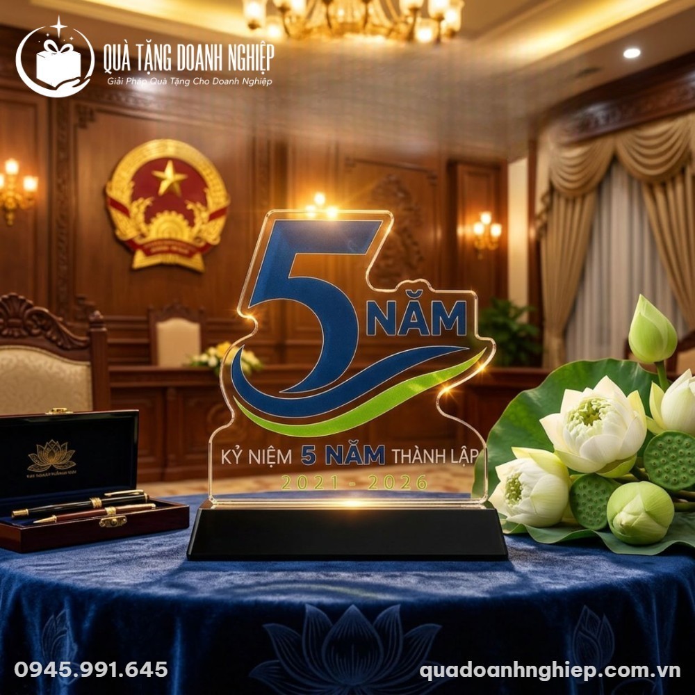 bỏ mũ bảo hiểm ở hình một qua hình 2 (60)