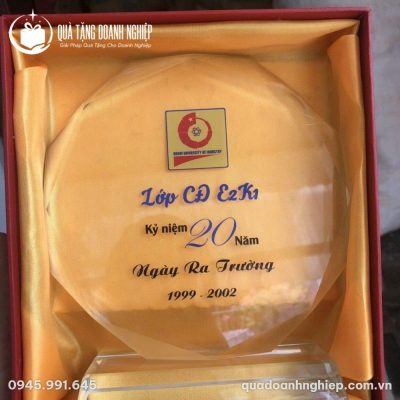 Kỷ Niệm Chương Pha Lê Tròn Vát Kim Cương In Logo Quà Tặng Doanh Nghiệp