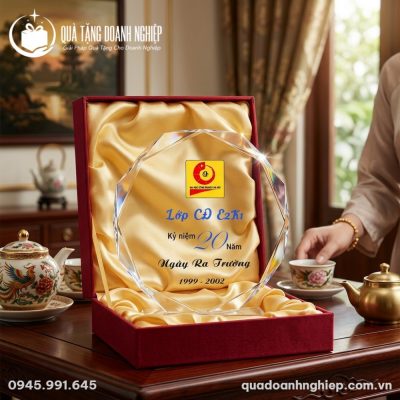Kỷ Niệm Chương Pha Lê Tròn Vát Kim Cương In Logo Quà Tặng Doanh Nghiệp