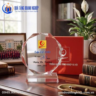 Kỷ Niệm Chương Pha Lê Tròn Vát Kim Cương In Logo Quà Tặng Doanh Nghiệp