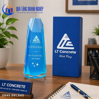 Kỷ niệm chương pha lê xanh dương vát cạnh In Logo Quà Tặng Doanh Nghiệp