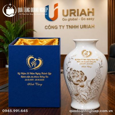 Lọ Hoa Gốm Sứ Trắng Họa Tiết Hoa Sen In Logo Quà Tặng Doanh Nghiệp