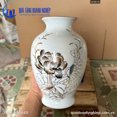 Lọ Hoa Gốm Sứ Trắng Họa Tiết Hoa Sen In Logo Quà Tặng Doanh Nghiệp