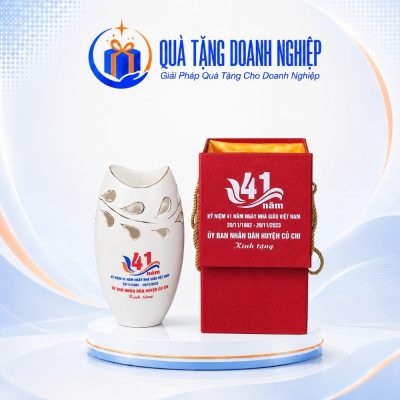 Lọ Hoa Sứ Dáng Bầu Men Trắng Khoét Lọng In Logo Quà Tặng Doanh Nghiệp