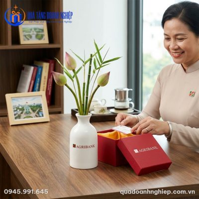 Lọ Hoa Sứ Dáng Tỳ Bà In Logo Agribank Quà Tặng Doanh Nghiệp