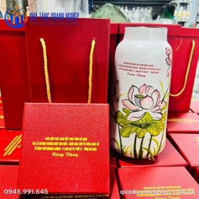 Lọ Hoa Sứ Họa Tiết Hoa Sen In Logo Quà Tặng Doanh Nghiệp