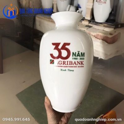 Lọ Hoa Sứ Trắng Vẽ Sen Xanh In Logo Quà Tặng Doanh Nghiệp