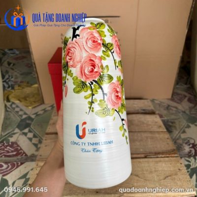 Lọ Hoa Sứ Vẽ Tay Hoa Hồng In Logo Quà Tặng Doanh Nghiệp
