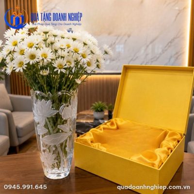 Lọ Hoa Thủy Tinh Khắc Nổi Hoa Sen Quà Tặng Doanh Nghiệp In Logo
