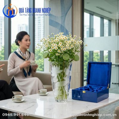 Lọ Hoa Thủy Tinh Khắc Nổi Hoa Sen Quà Tặng Doanh Nghiệp In Logo