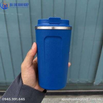 Thân ly giữ nhiệt LGNQT-04 được thiết kế khuyết lõm công thái học giúp cầm nắm chắc chắn bằng một tay