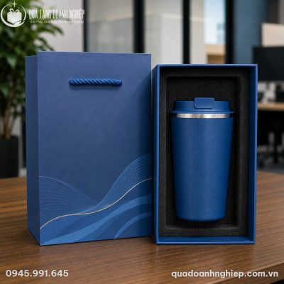 Trọn bộ sản phẩm bao gồm ly giữ nhiệt, hộp định hình chống sốc và túi xách đồng bộ dày dặn