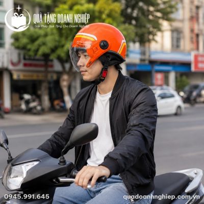 Mũ bảo hiểm in logo nửa đầu có kính sơn bóng màu cam Quà Tặng Doanh Nghiệp