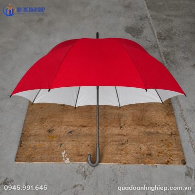 Các múi ô được may tỉ mỉ kết hợp tông màu đỏ và trắng tương phản ấn tượng