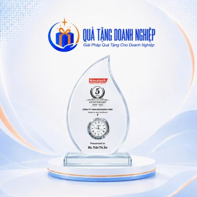 Đồng Hồ Để Bàn In Logo Pha Lê Dáng Giọt Nước Quà Tặng Doanh Nghiệp