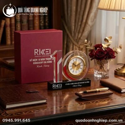 Đồng Hồ Để Bàn Pha Lê In Logo Kỷ Niệm 10 Năm Quà Tặng Doanh Nghiệp