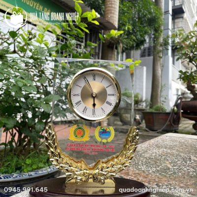 Đồng Hồ Để Bàn Pha Lê Nguyệt Quế In Logo Quà Tặng Doanh Nghiệp
