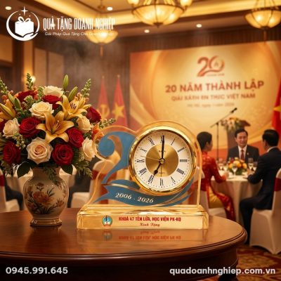 Đồng Hồ Để Bàn Pha Lê Quà Tặng Doanh Nghiệp In Logo Kỷ Niệm 20 Năm