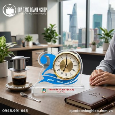 Đồng Hồ Để Bàn Pha Lê Quà Tặng Doanh Nghiệp In Logo Kỷ Niệm 20 Năm