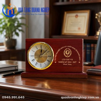 Đồng Hồ Gỗ Để Bàn Quà Tặng Doanh Nghiệp In Logo