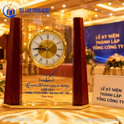Đồng Hồ Pha Lê Để Bàn Phối Gỗ In Logo Quà Tặng Doanh Nghiệp