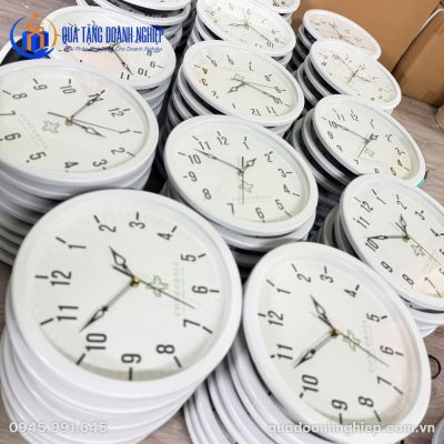 Đồng Hồ Treo Tường Quà Tặng Doanh Nghiệp In Logo Màu Trắng