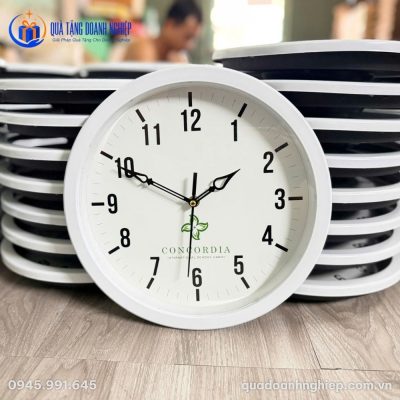 Đồng Hồ Treo Tường Quà Tặng Doanh Nghiệp In Logo Màu Trắng