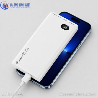 Sạc dự phòng Remax RPP-292 đặt chồng lên điện thoại thông minh đang cắm dây sạc nhanh tiện lợi