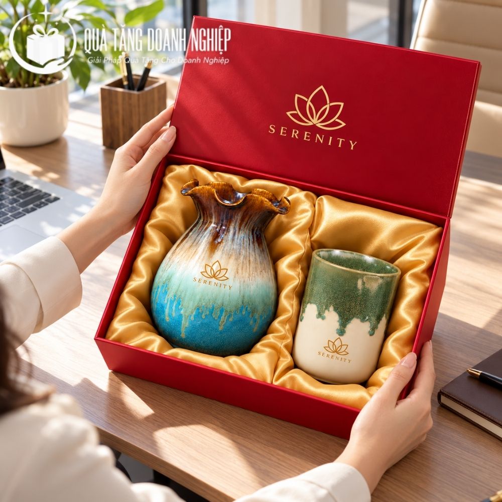 bo-giftset-in-logo-qua-tang-lo-hoa-dang-mieng-luon-va-coc-su-men-hoa-bien-gs-29 (5)